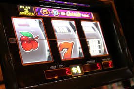 baganxx အက်ပ်တွင် Slots နှင့် Live Games ကစားနေသောမြင်ကွင်း